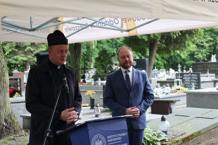 Oznaczenie grobu powstańców śląskich Haliny i Władysława Sołowijów w ramach akcji „Wszyscy jesteśmy ze Śląska!” – Rzeszów, 27 maja 2025. Fot. Katarzyna Gajda-Bator (IPN)