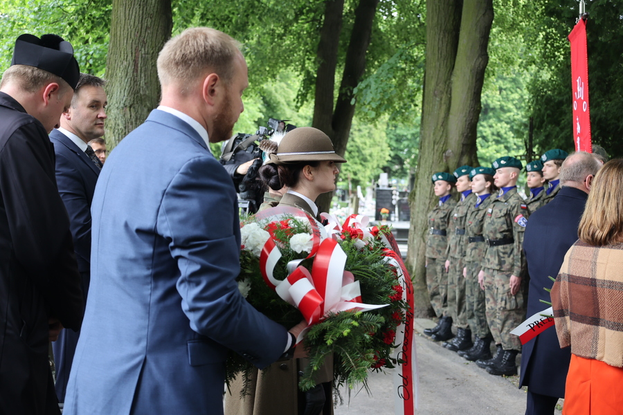 Oznaczenie grobu powstańców śląskich Haliny i Władysława Sołowijów w ramach akcji „Wszyscy jesteśmy ze Śląska!” – Rzeszów, 27 maja 2025. Fot. Katarzyna Gajda-Bator (IPN)