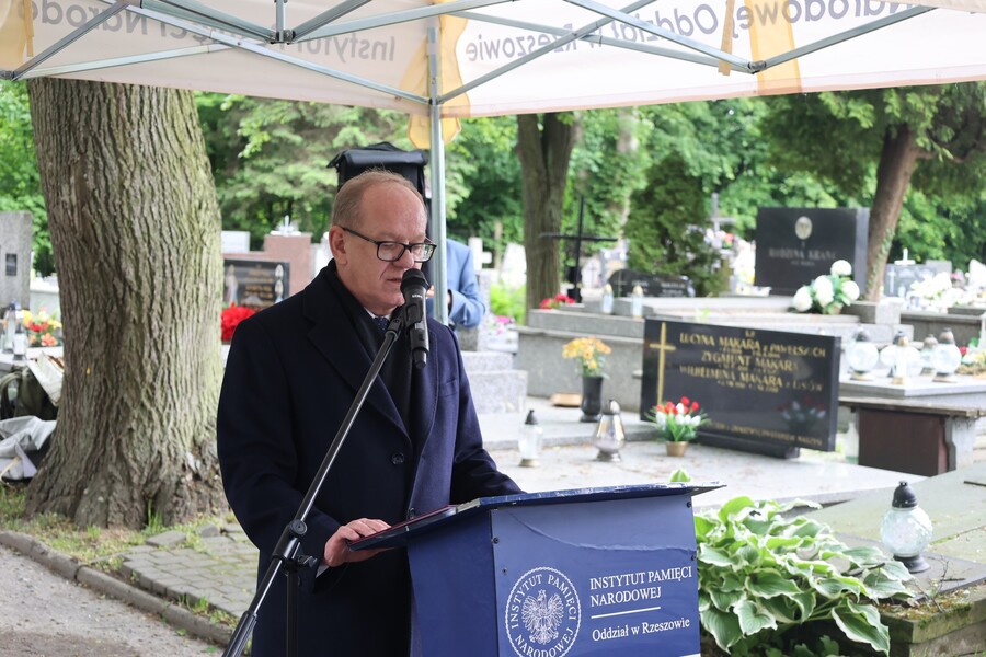 Oznaczenie grobu powstańców śląskich Haliny i Władysława Sołowijów w ramach akcji „Wszyscy jesteśmy ze Śląska!” – Rzeszów, 27 maja 2025. Fot. Katarzyna Gajda-Bator (IPN)