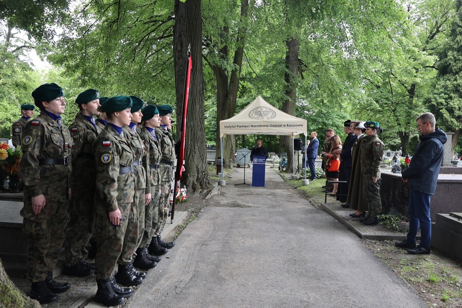 Oznaczenie grobu powstańców śląskich Haliny i Władysława Sołowijów w ramach akcji „Wszyscy jesteśmy ze Śląska!” – Rzeszów, 27 maja 2025. Fot. Katarzyna Gajda-Bator (IPN)
