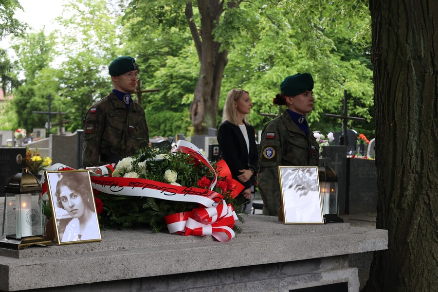 Oznaczenie grobu powstańców śląskich Haliny i Władysława Sołowijów w ramach akcji „Wszyscy jesteśmy ze Śląska!” – Rzeszów, 27 maja 2025. Fot. Katarzyna Gajda-Bator (IPN)