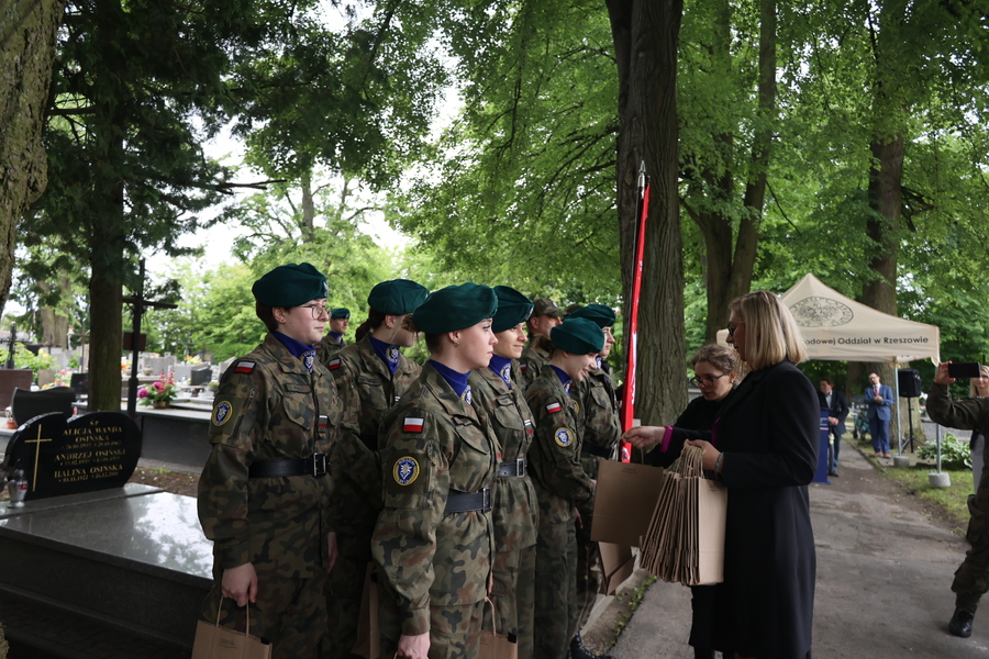 Oznaczenie grobu powstańców śląskich Haliny i Władysława Sołowijów w ramach akcji „Wszyscy jesteśmy ze Śląska!” – Rzeszów, 27 maja 2025. Fot. Katarzyna Gajda-Bator (IPN)