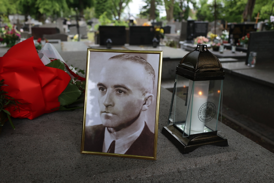 Oznaczenie grobu powstańców śląskich Haliny i Władysława Sołowijów w ramach akcji „Wszyscy jesteśmy ze Śląska!” – Rzeszów, 27 maja 2025. Fot. Katarzyna Gajda-Bator (IPN)