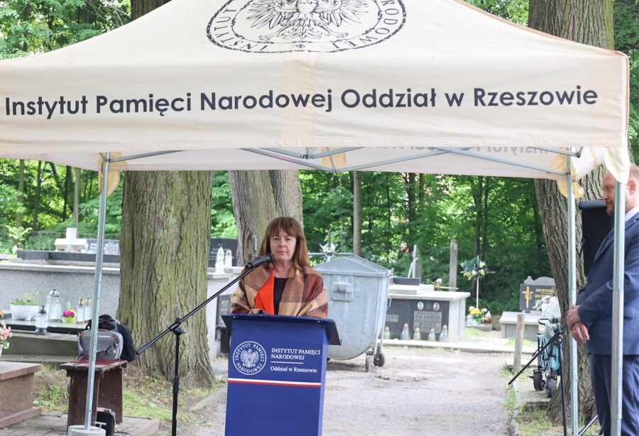 Oznaczenie grobu powstańców śląskich Haliny i Władysława Sołowijów w ramach akcji „Wszyscy jesteśmy ze Śląska!” – Rzeszów, 27 maja 2025. Fot. Katarzyna Gajda-Bator (IPN)