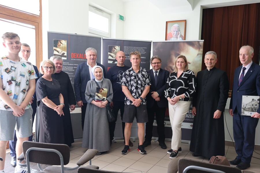 Uczestnicy konferencji naukowej „Życie trzeba godnie przeżyć” – Łańcut, 5 czerwca 2025