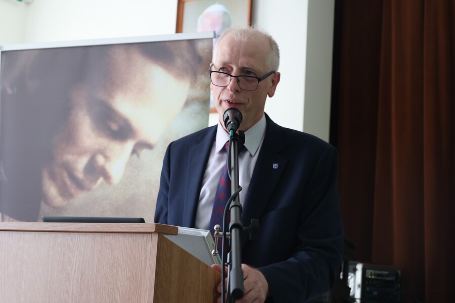 Robert Kochman, sekretarz powiatu łańcuckiego na konferencji „Życie trzeba godnie przeżyć” – Łańcut, 5 czerwca 2025. Fot. Katarzyna Gajda-Bator (IPN)