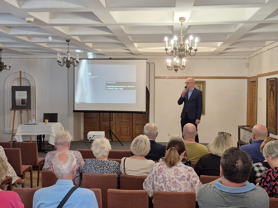 Spotkanie autorskie z dr. Pawłem Fornalem wokół książki „Urząd Bezpieczeństwa w Krośnie w latach 1944–1956” – Dukla, 5 czerwca 2025. Fot. Stanisław Stopyra (IPN)