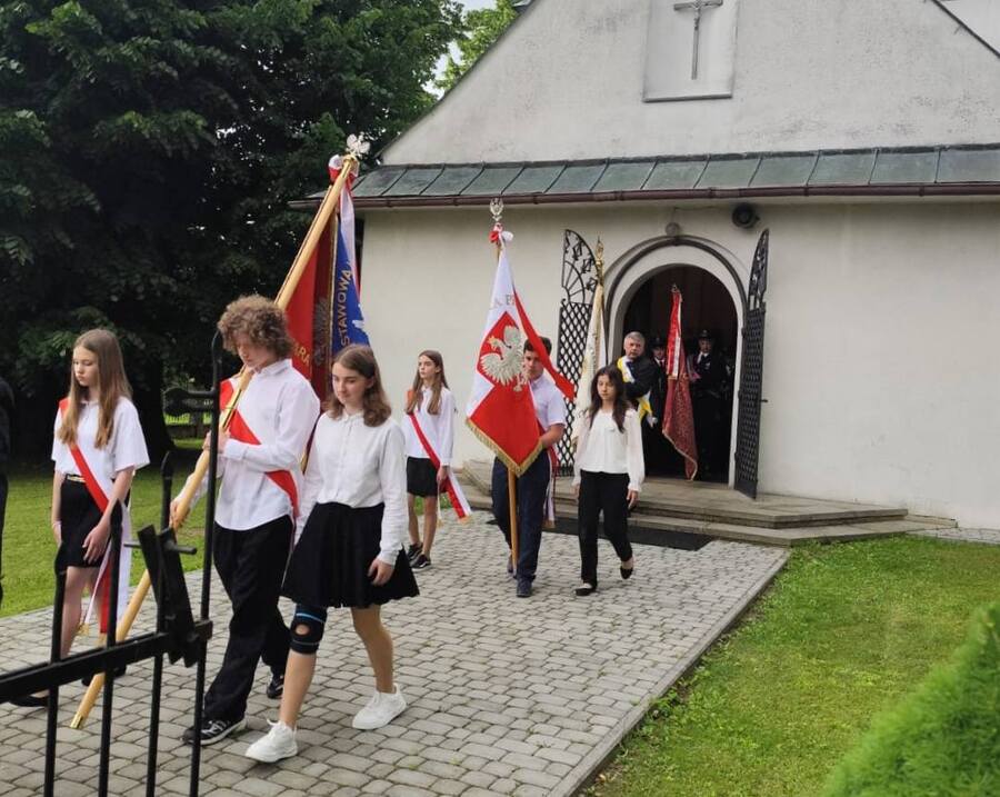 Odsłonięcie tablicy upamiętniającej ofiary pacyfikacji wsi Kozłówek i Markuszowa 3 lipca 1943 r. – Kozłówek, 8 czerwca 2025. Fot. Hubert Buty (IPN)