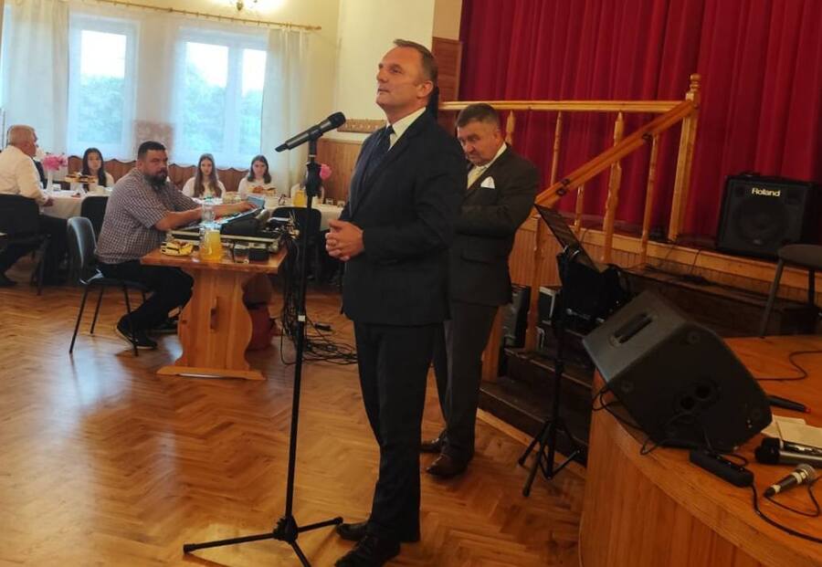 Odsłonięcie tablicy upamiętniającej ofiary pacyfikacji wsi Kozłówek i Markuszowa 3 lipca 1943 r. – Kozłówek, 8 czerwca 2025. Fot. Hubert Buty (IPN)