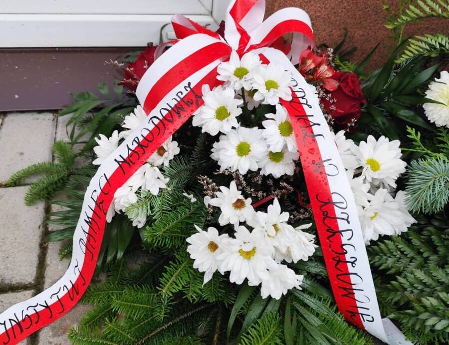 Odsłonięcie tablicy upamiętniającej ofiary pacyfikacji wsi Kozłówek i Markuszowa 3 lipca 1943 r. – Kozłówek, 8 czerwca 2025. Fot. Hubert Buty (IPN)