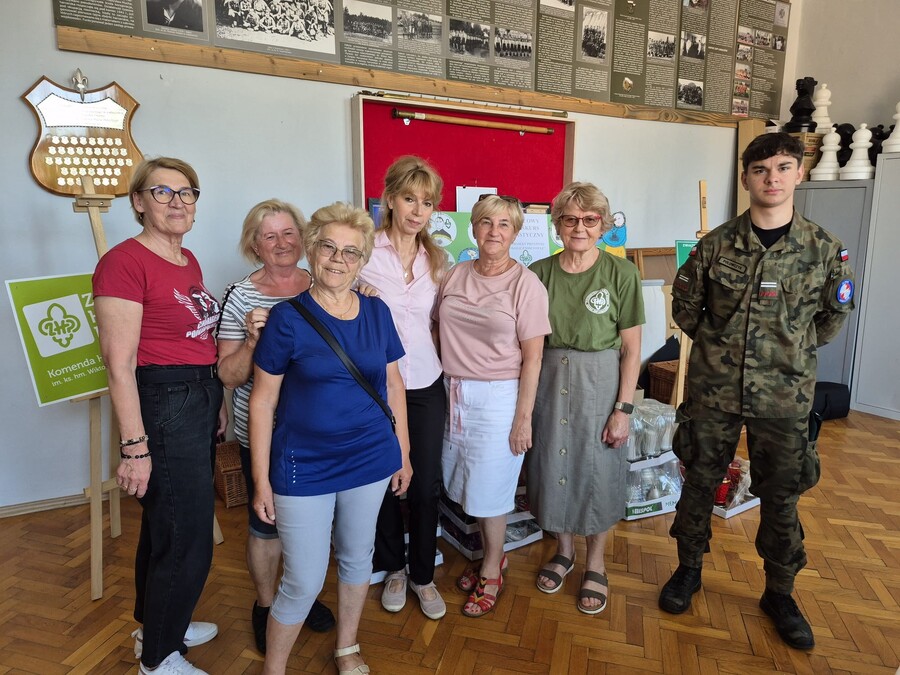 Przekazanie zniczy na realizację akcji „11 lipca zapal Znicz Pamięci”