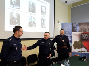 Warsztaty dla uczniów biorących udział w konkursie „Policjanci w służbie historii”.