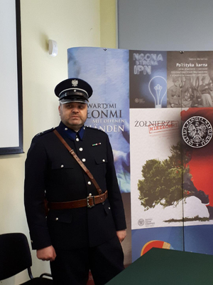 Warsztaty dla uczniów biorących udział w konkursie „Policjanci w służbie historii”.