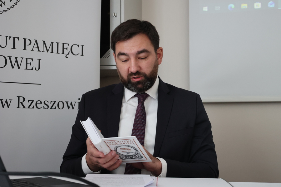 Dr Łukasz Cięgotura podczas konferencji naukowej „Rok 1945 – Co dalej? ... – Rzeszów, 18 listopada 2025. Fot. Katarzyna Gajda-Bator (IPN)