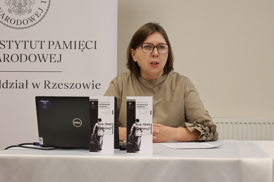 Dr Małgorzata Ptasińska podczas konferencji naukowej „Rok 1945 – Co dalej? ... – Rzeszów, 18 listopada 2025. Fot. Katarzyna Gajda-Bator (IPN)