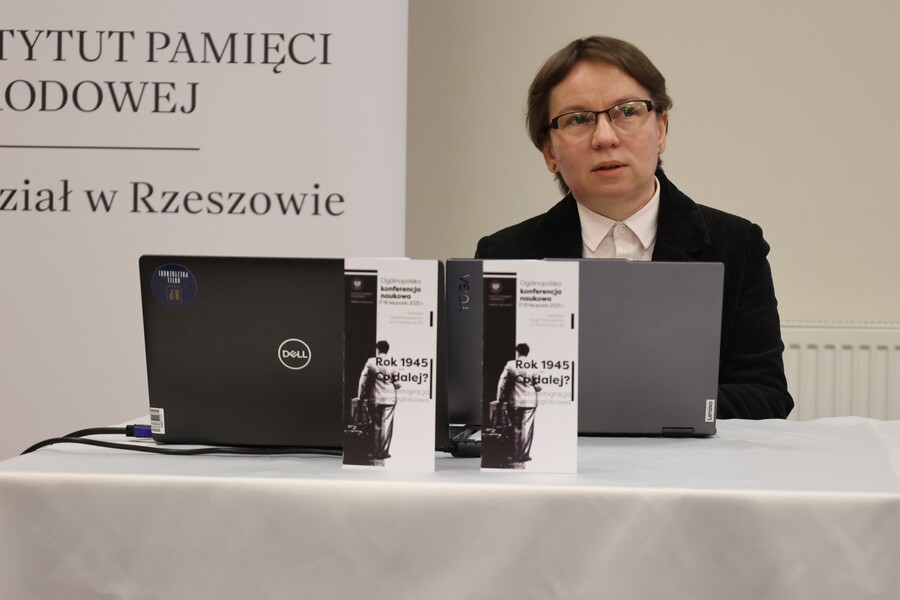 Dr Małgorzata Choma-Jusińska podczas konferencji naukowej „Rok 1945 – Co dalej? ... – Rzeszów, 18 listopada 2025. Fot. Katarzyna Gajda-Bator (IPN)