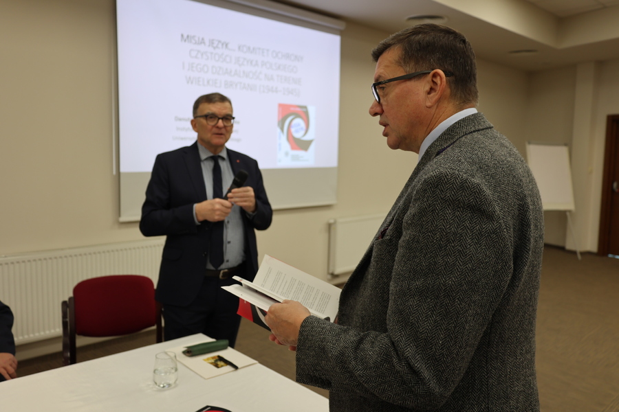 Prof. dr hab. Tadeusz Wolsza i dr hab. Dariusz Iwaneczko podczas konferencji naukowej „Rok 1945 – Co dalej? ... – Rzeszów, 18 listopada 2025. Fot. Katarzyna Gajda-Bator (IPN)