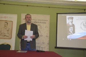 Dr hab. Tadeusz Zych - dyrektor Muzeum Historycznego Miasta Tarnobrzega, prelegent Akademii Niepodległości w Łańcucie.