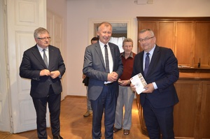Poseł na Sejm RP Kazimierz Gołojuch, starosta łańcucki Adam Krzysztoń i minister Infrastruktury i Gospodarki Andrzej Adamczyk.