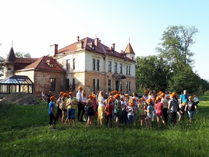 Zwiedzanie zabytkowego kompleksu pałacowo-parkowego Jabłonowskich-Branickich.