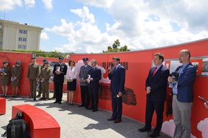 Otwarcie wystawy plenerowej „Powstała, by żyć” w 100. rocznicę odzyskania niepodległości.