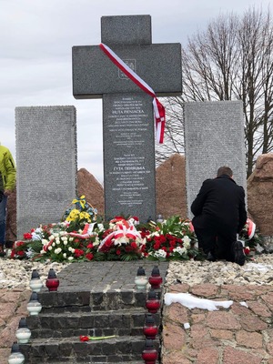 Obchody 75. rocznicy zbrodni w Hucie Pieniackiej na Ukrainie