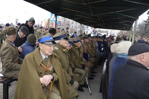 Obchody Narodowego Dnia Pamięci Żołnierzy Wyklętych pod pomnikiem w Rzeszowie.
