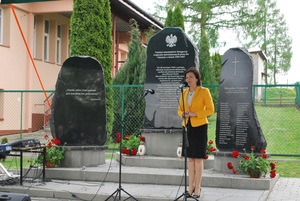 Obchody 75. rocznicy pacyfikacji wsi Dylągowa.