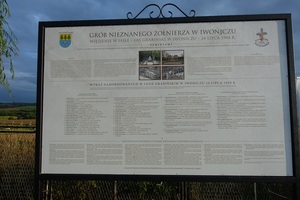 Tablica upamiętniająca zamordowanych 24 lipca 1944 r.  w Lesie Grabińskim koło Iwonicza.