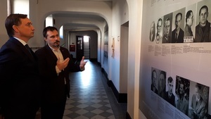 Minister Sprawiedliwości Zbigniew Ziobro zwiedził ekspozycję IPN na zamku rzeszowskim.