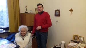 Wizyta u pani Marii Mireckiej - Loryś o okazji 104. urodzin.