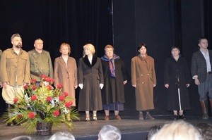Spektakl „Obława” w reżyserii Jana Nowary.