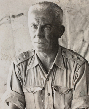 Por. Edward Czwaczka w Kirkuku w Iraku, podczas służby w 6 Kompanii Zaopatrzenia 5 Wileńskiej Dywizji Piechoty, 2 lipca 1943 r.