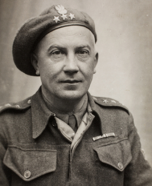 Kpt. Edward Czwaczka w battledresie (w wojskowym mundurze polowym) w Anghiari w Italii, 22 marca 1945 r.
