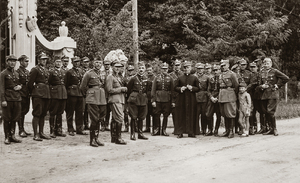 Kadra oficerska Szkoły Podchorążych Piechoty w Ostrowi Mazowieckiej-Komorowie z płk. Ludwikiem Bociańskim, komendantem w latach 1930–1934 (w środku, w furażerce).