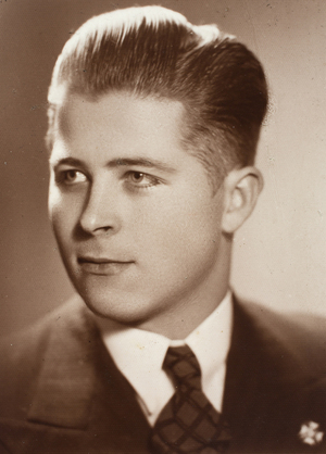 Zdjęcie 014. Jan Nycz, pracownik Urzędu Skarbowego w Grodnie, ok. 1938–1939.
