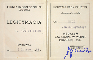 Zdjęcie 018. Legitymacja medalu „Za udział w wojnie obronnej 1939”, przyznanego por. Janowi Nyczowi 9 lutego 1983 r.