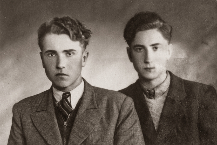 Zdjęcie 015. Żołnierze AK z Blizianki. Od lewej: Józef Indyk ps. „Patyk” i Kazimierz Indyk ps. „Orłów”. Brak daty.