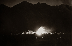 Zdjęcie 029. Watra (ognisko) na Hali Gąsienicowej w setną rocznicę powstania Galicyjskiego Towarzystwa Tatrzańskiego, sierpień 1973 r.