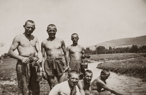 Zdjęcie 014. Żołnierze 5. Pułku Strzelców Podhalańskich w Przemyślu na obozie szkoleniowym pod Dobromilem nad rzeczką Wyrwą w czerwcu 1938 r.