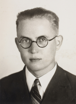 Zdjęcie 021. Tadeusz Kuziara na zdjęciu wykonanym w zakładzie fotograficznym AS Rzeszowie, ok. 1939 r.