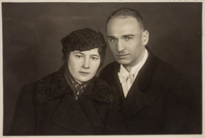 Zdjęcie 019. Zdjęcie ślubne Zofii i Rudolfa Chorzempów. Ślub miał miejsce w Rzeszowie 26 grudnia 1937 r., ale data wykonania zdjęcia nie jest znana.