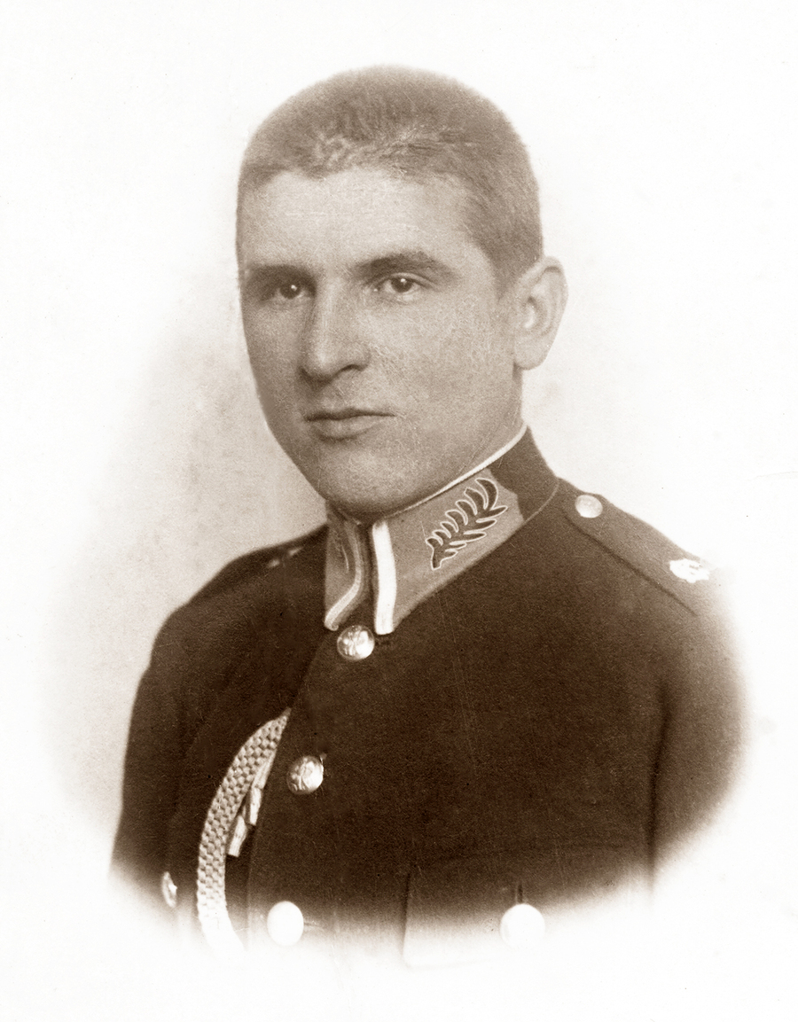 Zdjęcie 008. Franciszek Cieplik w mundurze posterunkowego Policji Państwowej w 1932 r.