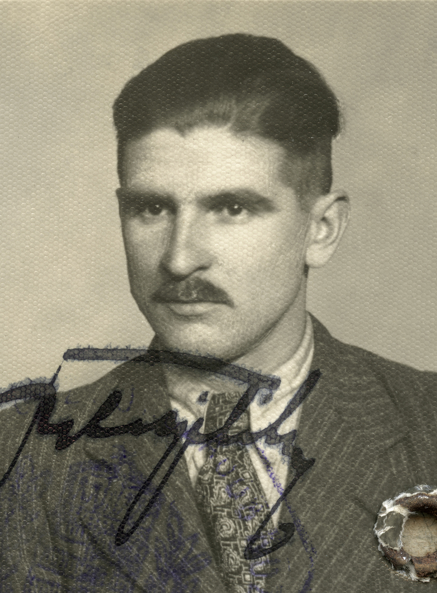 Zdjęcie 014. Zdjęcie z legitymacji podróżnej wystawionej dla ppor. F. Cieplika w Budapeszcie 27 listopada 1939 r.