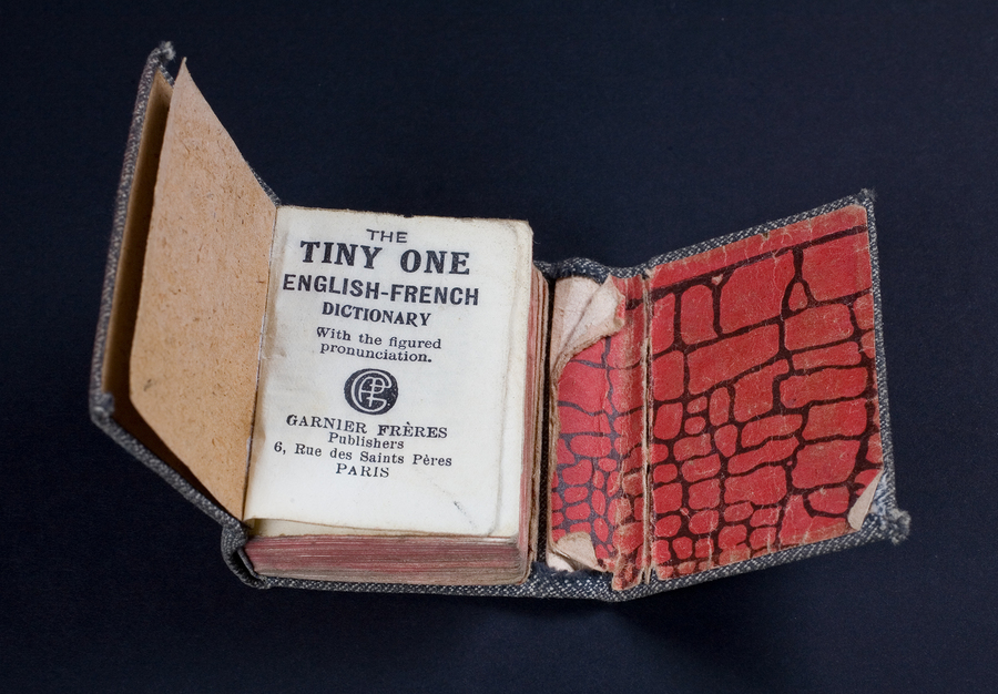 Zdjęcie 024. Minisłownik angielsko-francuski używany przez Franciszka Cieplika.