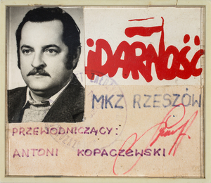 Zdjęcie 014. Identyfikator Antoniego Kopaczewskiego, przewodniczącego Prezydium Międzyzakładowego Komitetu Założycielskiego NSZZ „S” w Rzeszowie, wydany po 12 września 1980 r.