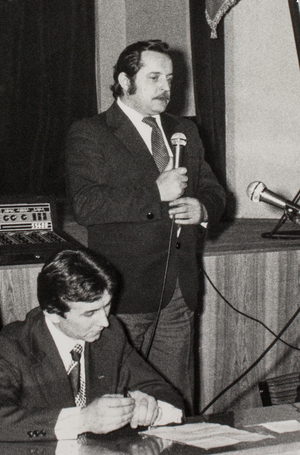 Zdjęcie 024. Antoni Kopaczewski, przewodniczący Zarządu Regionu NSZZ „S” w Rzeszowie, przemawia 30 sierpnia 1981 r. w Domu Kolejarza w Rzeszowie podczas trzeciej tury I Zjazdu Delegatów NSZZ „Solidarność” Regionu Rzeszowskiego.