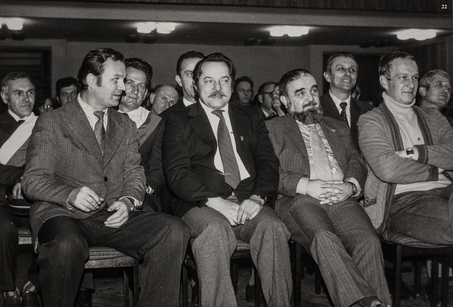 Zdjęcie 025. Trzecia tura I Zjazdu Delegatów NSZZ „Solidarność” Regionu Rzeszowskiego w Filharmonii Podkarpackiej w Rzeszowie 30 sierpnia 1981 r. W pierwszym rzędzie drugi od lewej – Antoni Kopaczewski, trzeci – Zbigniew Bortnik.