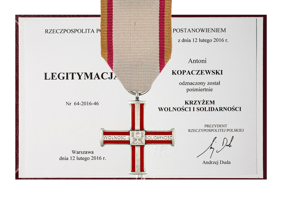Zdjęcie 040. Krzyż Wolności i Solidarności przyznany pośmiertnie A. Kopaczewskiemu postanowieniem Prezydenta RP z 12 lutego 2016 r.