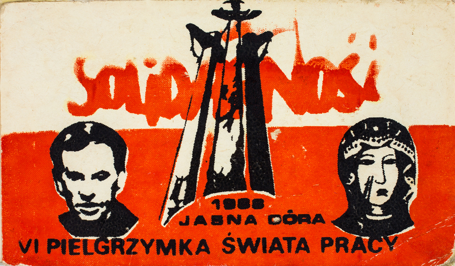Zdjęcie 039. Przypinka o treści: VI PIELGRZYMKA ŚWIATA PRACY SOLIDARNOŚĆ 1988 JASNA GÓRA.